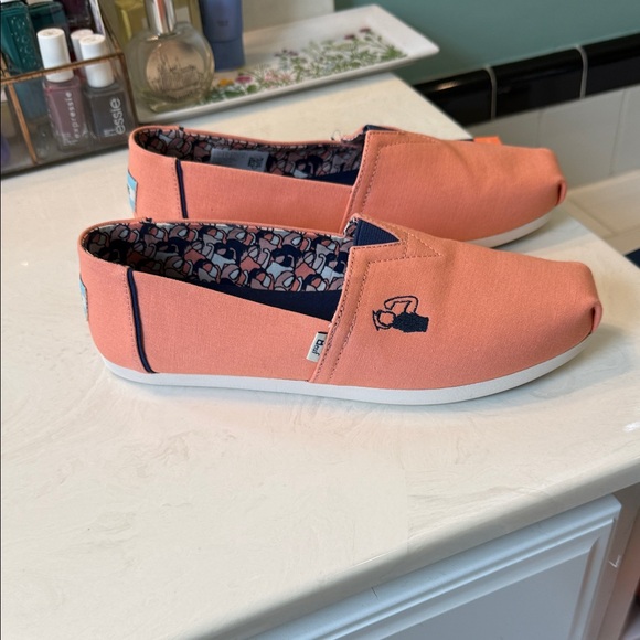NWT Meuf x Toms Salmon Rose Classic Canvas Slip On Shoes - Picture 6 of 9